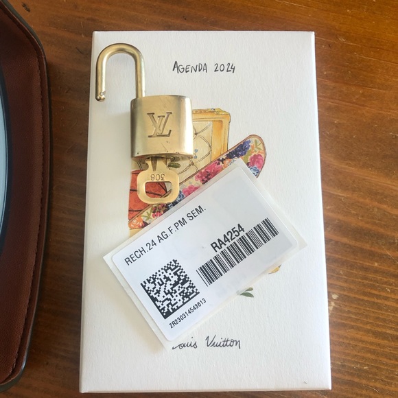 Authentic Louis Vuitton Agenda PM 2024 Refill & Authentic Lock & key set - Picture 2 of 3